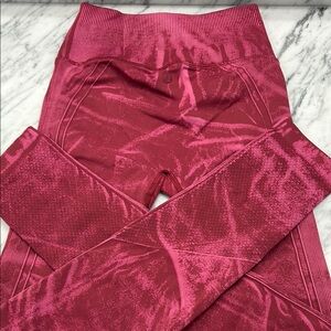 Lululemon 25 inch size 2 high waist Patterned Leggings. Daughter outgrew!